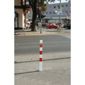 Barrier posts | Steel tube 70 x 70 mm | removable, with triangular locking mechanism | hot-dip galvanized and white coatedwith three red reflecting stripes | without eyelet
